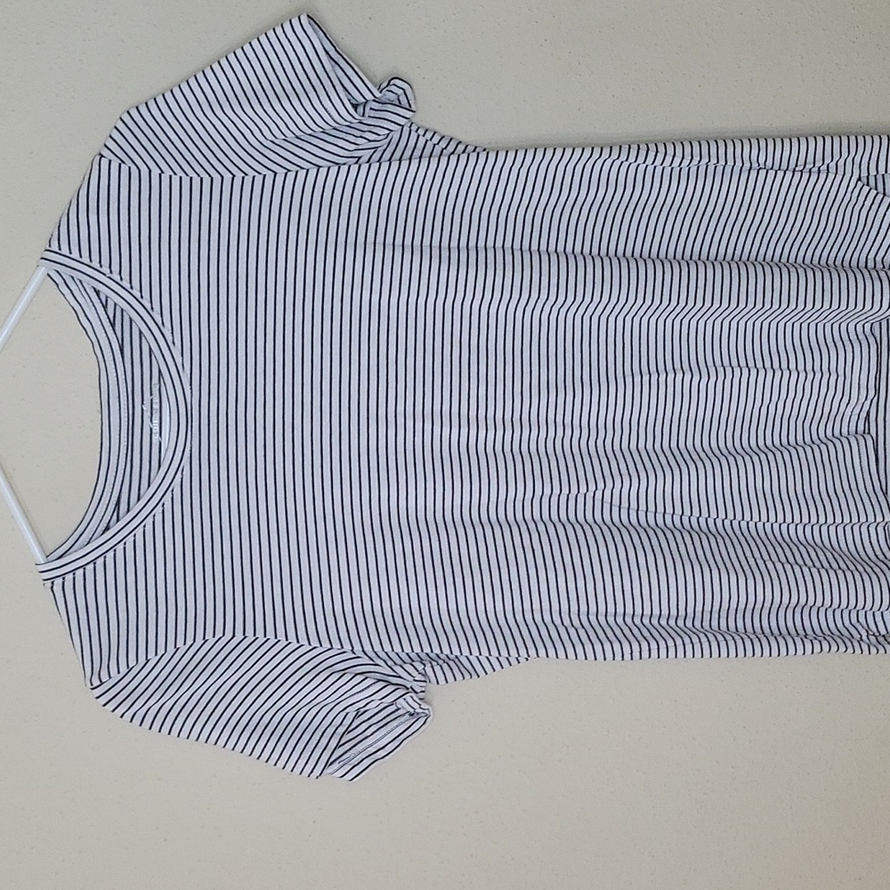 Eddie Bauer Women's Black & White T-Shirt